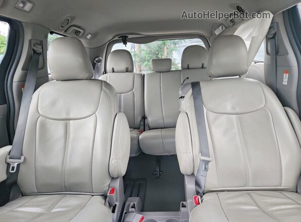 5TDKZ3DC3JS901088 2018 TOYOTA SIENNA Gray Widok tylnych siedzeń