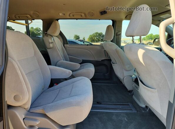 5TDKZ3DC5HS796788 2017 TOYOTA SIENNA Gray Vista interior trasera