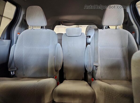5TDKZ3DC6JS911338 2018 TOYOTA SIENNA Серый Вид задних сидений
