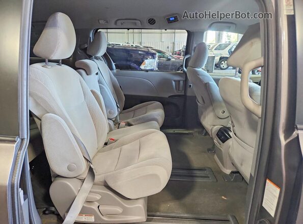 5TDKZ3DC6JS911338 2018 TOYOTA SIENNA Серый Вид задней части салона