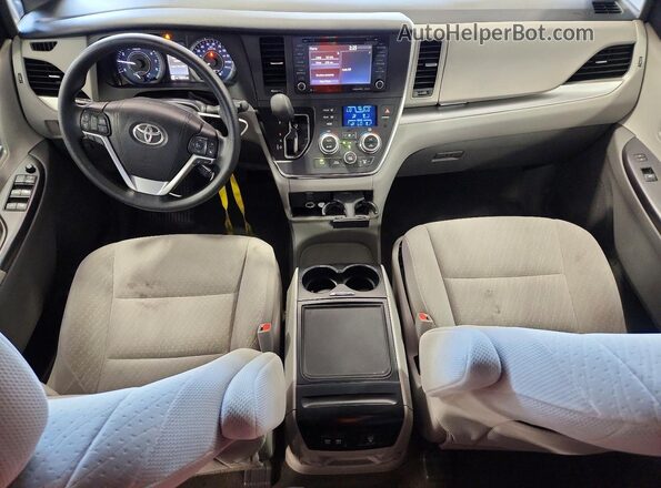 5TDKZ3DC6JS911338 2018 TOYOTA SIENNA Серый Вид панели приборов