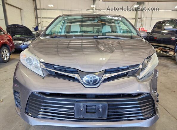 5TDKZ3DC6JS911338 2018 TOYOTA SIENNA Серый Вид спереди