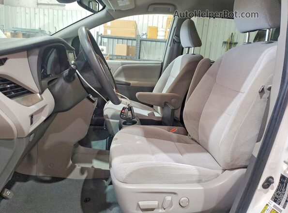 5TDKZ3DC6LS068647 2020 TOYOTA SIENNA White Front interior view