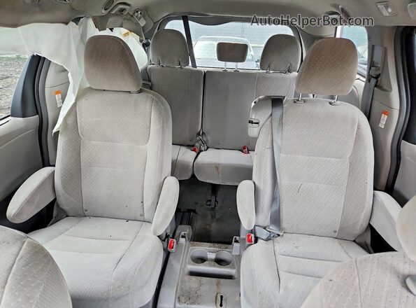 5TDKZ3DC8JS902396 2018 TOYOTA SIENNA Black Вид задніх сидінь