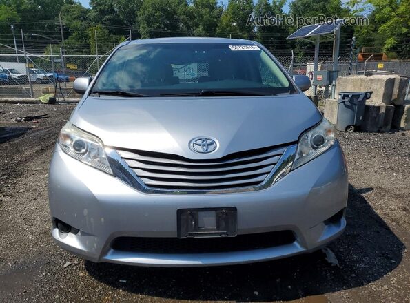 5TDKZ3DC9HS899213 2017 TOYOTA SIENNA Silver Front view