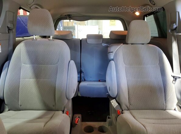 5TDKZ3DC9JS912516 2018 TOYOTA SIENNA Gray Rear seats view