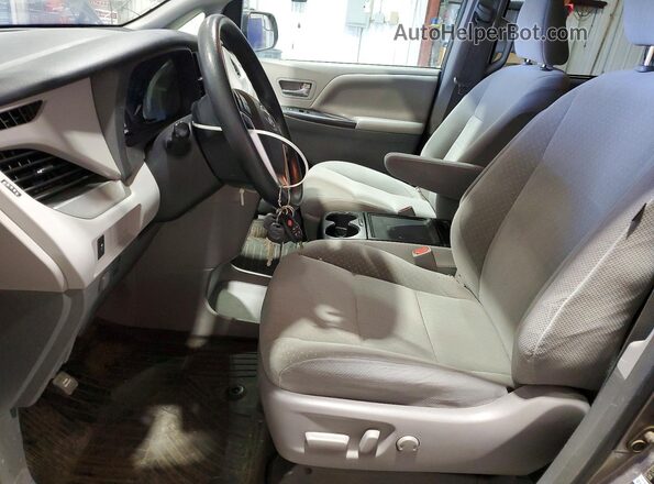 5TDKZ3DC9JS912516 2018 TOYOTA SIENNA Gray Front interior view