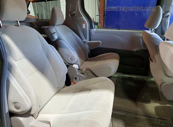 5TDKZ3DC9JS912516 2018 TOYOTA SIENNA Gray Rear interior view