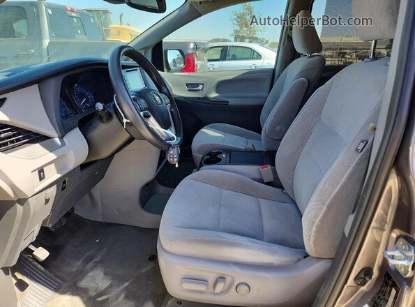 5TDKZ3DC9JS920616 2018 TOYOTA SIENNA Charcoal Вид салону спереду