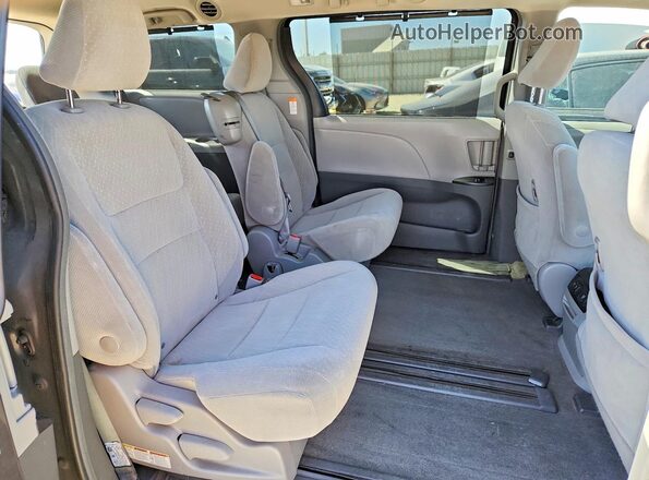 5TDKZ3DC9JS920616 2018 TOYOTA SIENNA Charcoal Вид задньої частини салону
