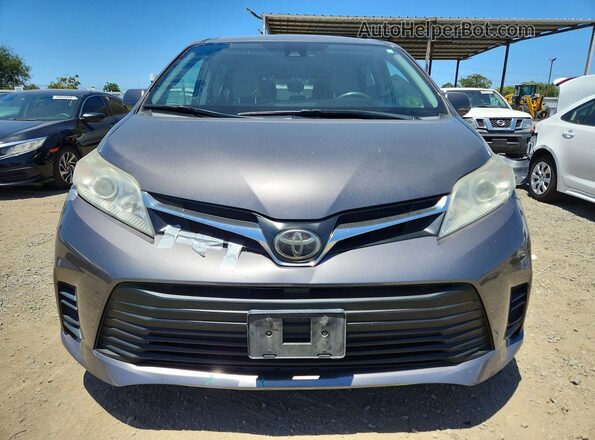 5TDKZ3DC9JS928103 2018 TOYOTA SIENNA Gray Widok z przodu