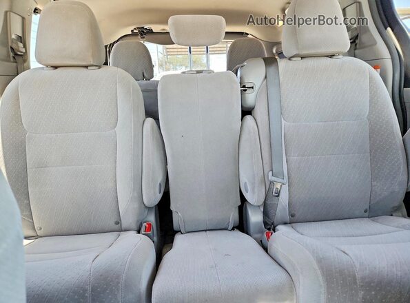 5TDKZ3DC9JS928103 2018 TOYOTA SIENNA Gray Widok tylnych siedzeń