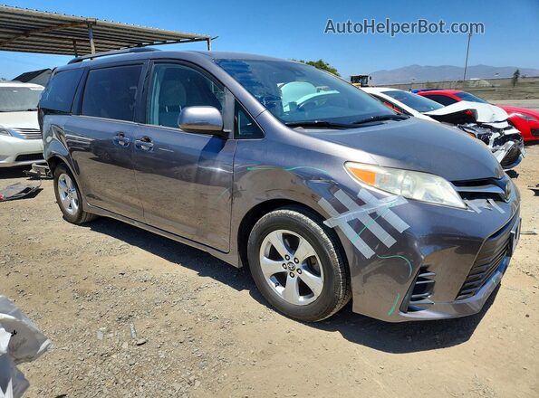 5TDKZ3DC9JS928103 2018 TOYOTA SIENNA Gray Przód prawy