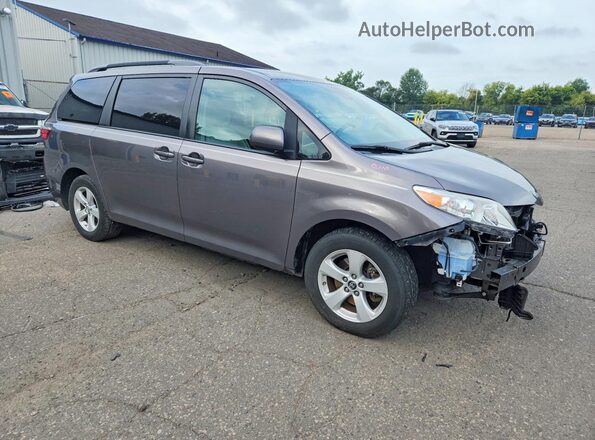 5TDKZ3DC9JS951042 2018 TOYOTA SIENNA Gray Przód prawy
