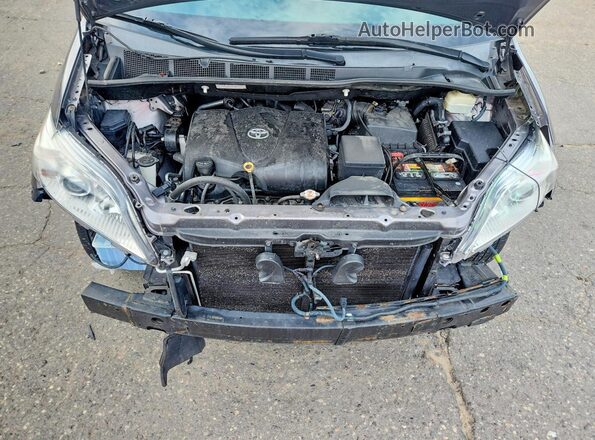 5TDKZ3DC9JS951042 2018 TOYOTA SIENNA Gray Widok komory silnika