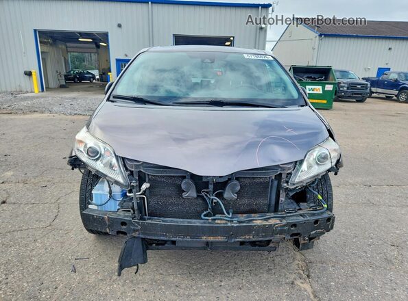 5TDKZ3DC9JS951042 2018 TOYOTA SIENNA Gray Widok z przodu