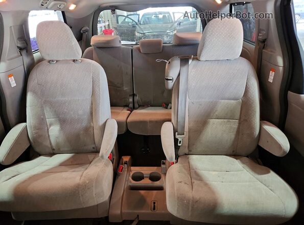 5TDKZ3DCXJS928532 2018 TOYOTA SIENNA Gray Widok tylnych siedzeń