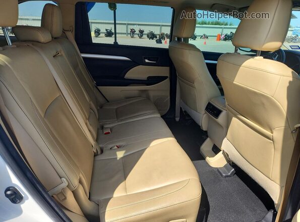 5TDKZRFH2HS196693 2017 TOYOTA HIGHLANDER White Vista interior trasera