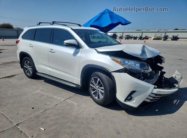 5TDKZRFH2HS196693 2017 TOYOTA HIGHLANDER White Delantero derecho