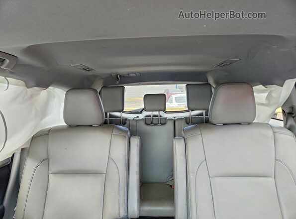 5TDKZRFH2JS545177 2018 TOYOTA HIGHLANDER Black Rear seats view