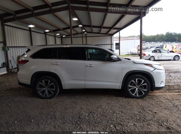 5TDKZRFH5HS508893 2017 TOYOTA HIGHLANDER White Вид задньої частини салону