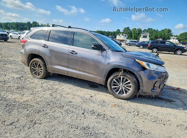 5TDKZRFH6JS542945 2018 TOYOTA HIGHLANDER Charcoal Front right