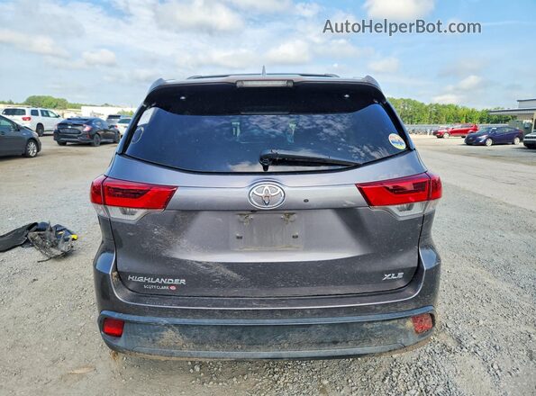 5TDKZRFH6JS542945 2018 TOYOTA HIGHLANDER Charcoal Rear view