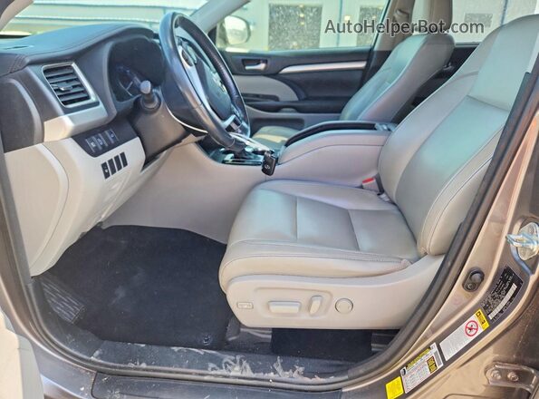 5TDKZRFH6JS542945 2018 TOYOTA HIGHLANDER Charcoal Front interior view