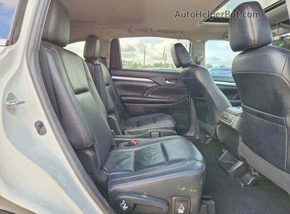 5TDKZRFH8KS339766 2019 TOYOTA HIGHLANDER White Widok wnętrza z tyłu