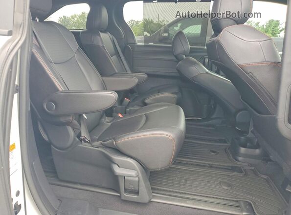 5TDXRKEC1RS206196 2024 TOYOTA SIENNA White Rear interior view