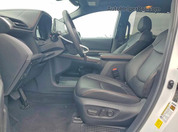 5TDXRKEC1RS206196 2024 TOYOTA SIENNA White Front interior view