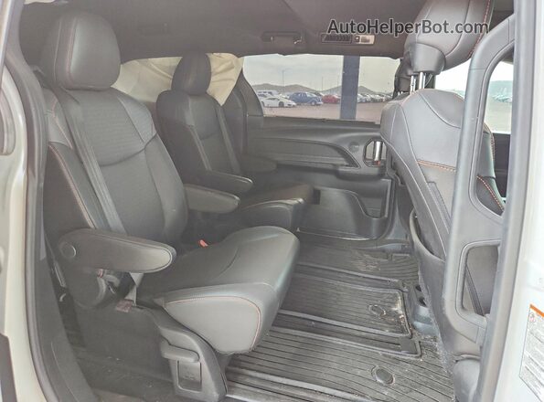5TDXSKFC0MS032259 2021 TOYOTA SIENNA White Widok wnętrza z tyłu