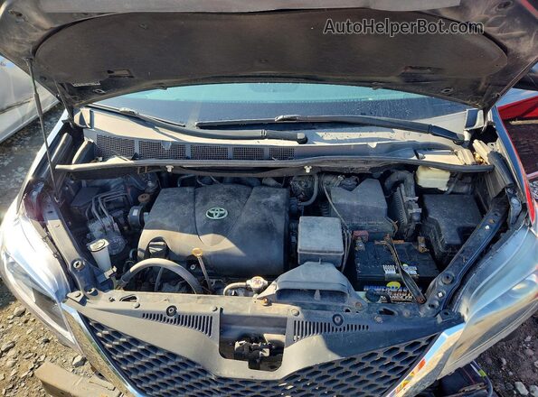 5TDXZ3DC1HS864512 2017 TOYOTA SIENNA Черный Вид подкапотного пространства