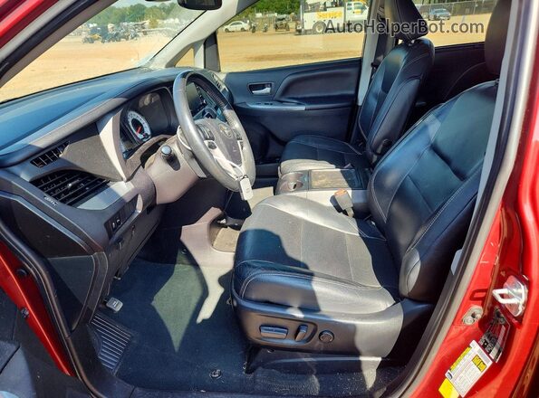 5TDXZ3DC6LS023617 2020 TOYOTA SIENNA Burgundy Front interior view