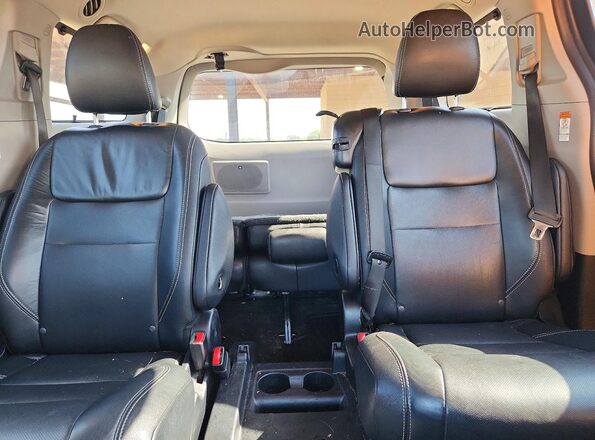5TDXZ3DC6LS023617 2020 TOYOTA SIENNA Burgundy Rear seats view