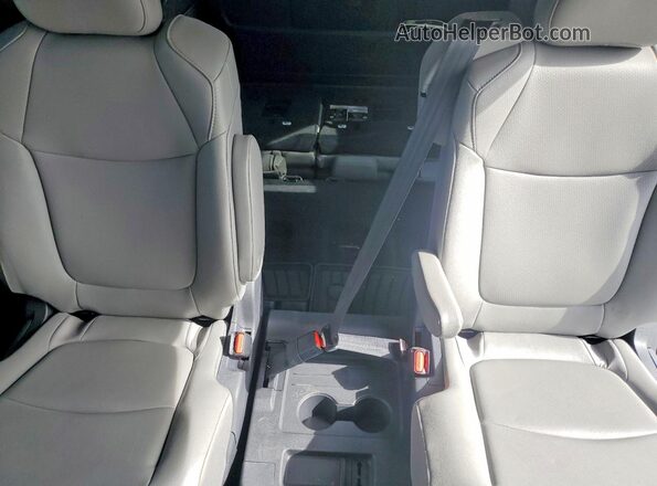 5TDYRKEC2TS293456 2026 TOYOTA SIENNA Black Rear seats view