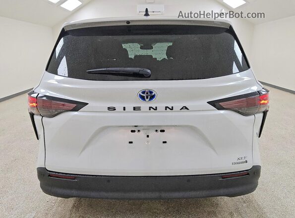 5TDYRKEC8RS187747 2024 TOYOTA SIENNA White უკანა ხედი