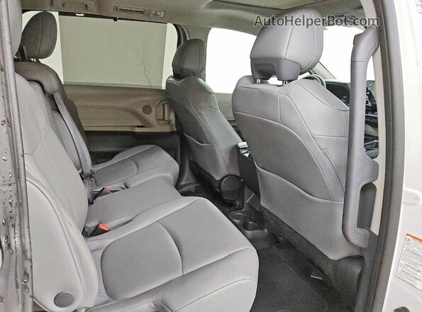 5TDYRKEC8RS187747 2024 TOYOTA SIENNA White უკანა სალონის ხედი