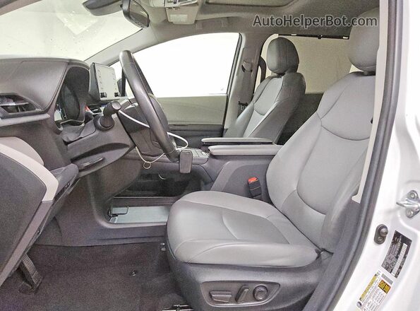 5TDYRKEC8RS187747 2024 TOYOTA SIENNA White წინა სალონის ხედი