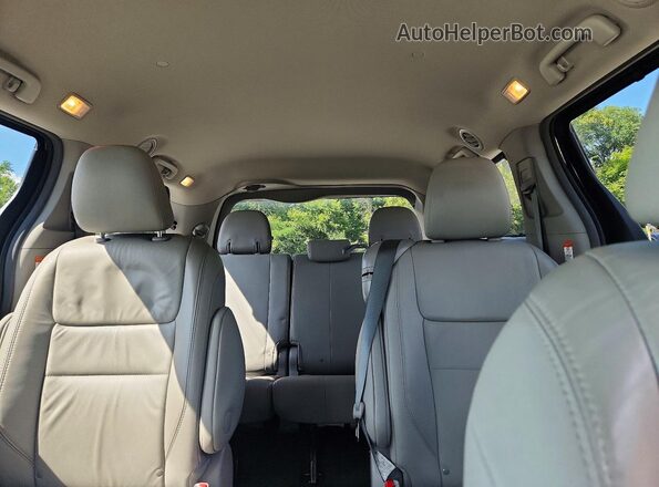 5TDYZ3DC0HS821994 2017 TOYOTA SIENNA Blue Widok tylnych siedzeń