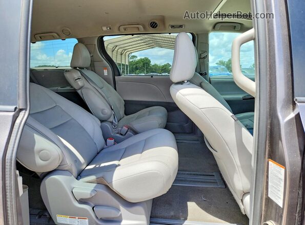 5TDYZ3DC1HS809336 2017 TOYOTA SIENNA Gray Rear interior view