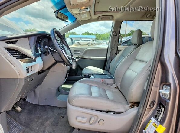 5TDYZ3DC1HS809336 2017 TOYOTA SIENNA Gray Front interior view