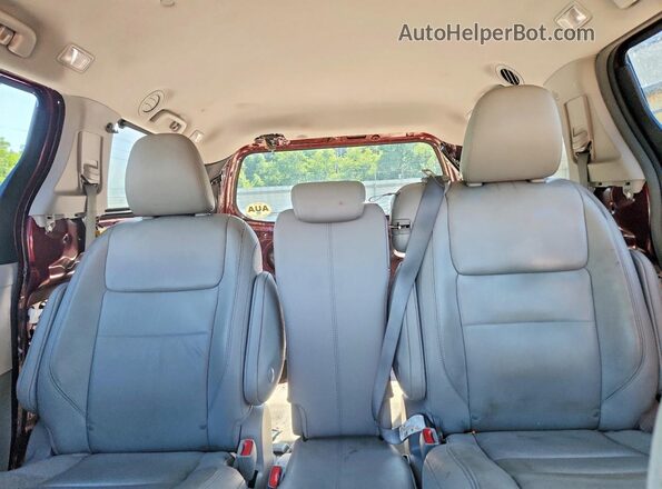 5TDYZ3DC5JS939982 2018 TOYOTA SIENNA Burgundy Widok tylnych siedzeń