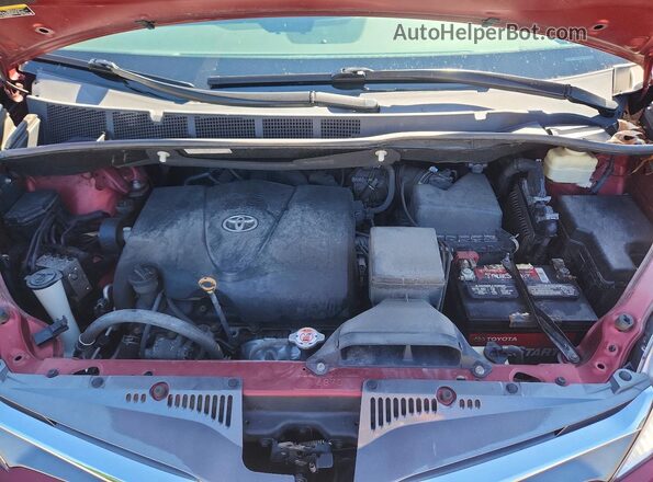 5TDYZ3DC5JS939982 2018 TOYOTA SIENNA Burgundy Widok komory silnika