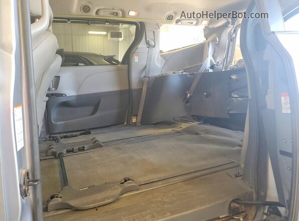 5TDYZ3DC6HS797314 2017 TOYOTA SIENNA Silver Rear interior view
