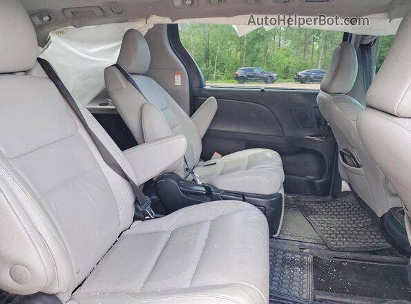 5TDYZ3DC6HS840470 2017 TOYOTA SIENNA Серебряный Вид задней части салона