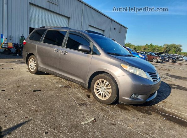 5TDYZ3DCXHS797378 2017 TOYOTA SIENNA Серый Передняя правая четверть