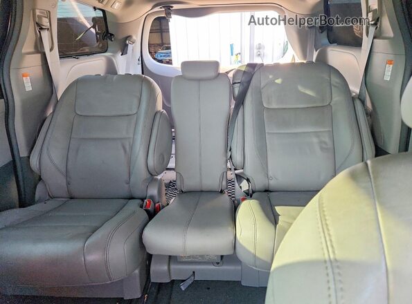 5TDYZ3DCXHS797378 2017 TOYOTA SIENNA Серый Вид задних сидений