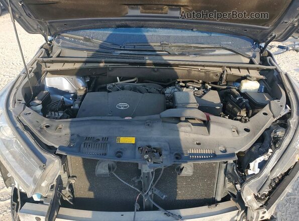 5TDYZRFH2JS234875 2018 TOYOTA HIGHLANDER Blue Widok komory silnika