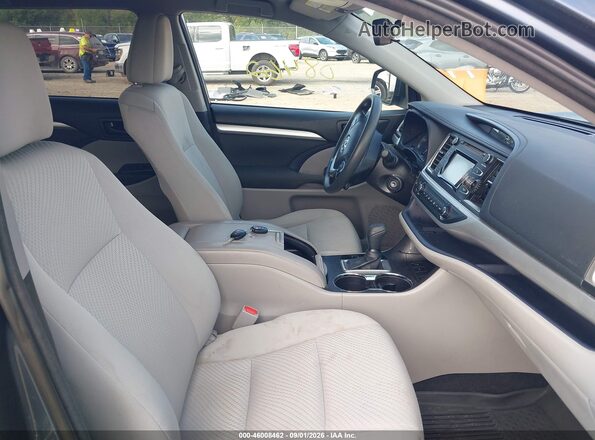 5TDZARFH2JS035773 2018 TOYOTA HIGHLANDER Blue Front interior view